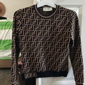 Fending pull over logo sweater oreloved great condition size 38